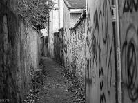 Visite de la ville de Gap (Hautes Alpes)  Curieux endroit fait de petits passages entre la rue des Jardins, le Bd de la Libération et le passage Montjoie. Tout est entièrement tagué 3/7