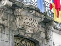 Gap  Le balcon d'honneur de l'Hôtel de Ville. Au 3 de la rue du Colonel Roux