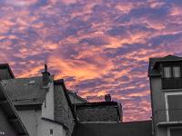 Gap  Ciel de feu sur les toits du vieux Gap