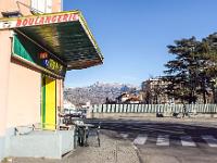 Gap  Boulangerie à l'angle du Passage Monjtoie et de l'avenue Commandant Dumont