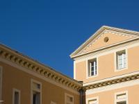 Hôtpital charles Romieu - Digne  Partie rénovée de l'hôpital, accueillant aujourd'hui des services adminisratifs de l'Etat