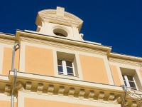 Hôtpital charles Romieu - Digne  Vue sur la façade principale au centre du bâtiment