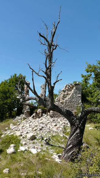 bastide-monges-04web.jpg - Façade sud du Prieuré. Celle-ci s'est effondrée il y a peu