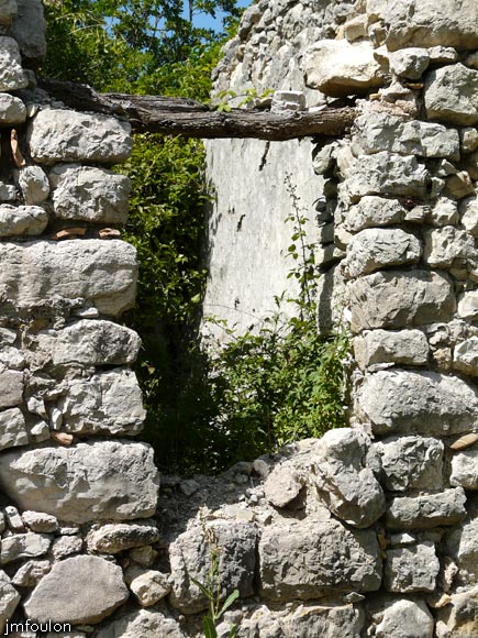 bastide-monges-12web.jpg - Fenêtre sur la partie Sud/Est du Prieuré