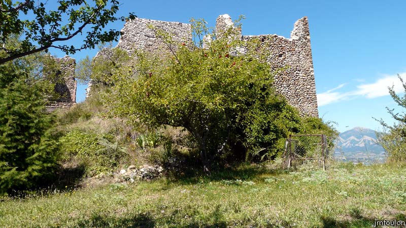 chateau-sigoyer-19web.jpg - Nous allons en faire le tour par la droite