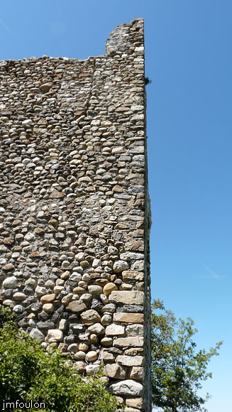 chateau-sigoyer-21web.jpg - Angle Nord/Est de la grosse tour carrée