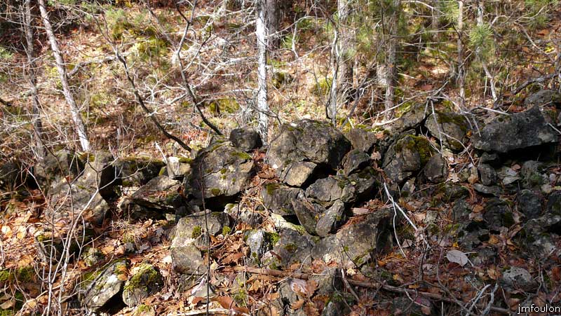 aqueduc-sagnieres-13web.jpg - Ce sentier est un très ancien sentier muletier, comme en témoigne des vestiges d'aménagement. Il est d'ailleurs présent sur la carte de Cassini (XVIIIe)