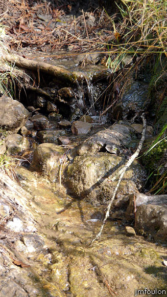 aqueduc-sagnieres-20web.jpg - Minie cascade sur un ru