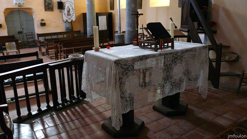 clamensane-eglise-12web.jpg - Vue sur la partie Ouest de l'église depuis l'hotel