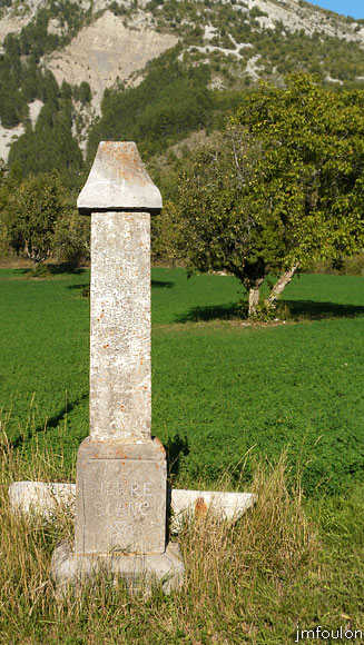 clamensane-oratoire-02web.jpg - Cet oratoire fut élevé en 1863 à la place d'une croix ...