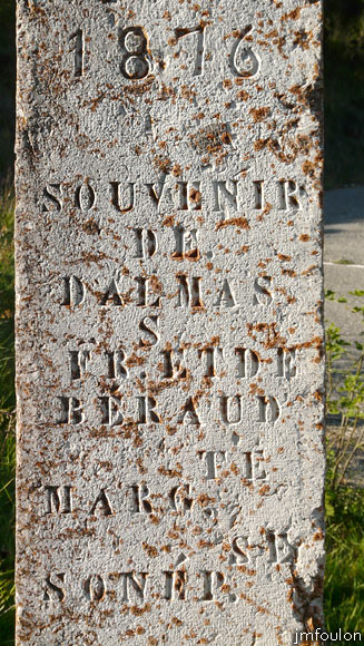 clamensane-oratoire-11web.jpg - 1876 - Souvenir de Dalmas françois et de Beraud Marguerite sonep se (son épouse).  Celui-ci n'a pas de croix hospitalière gravée