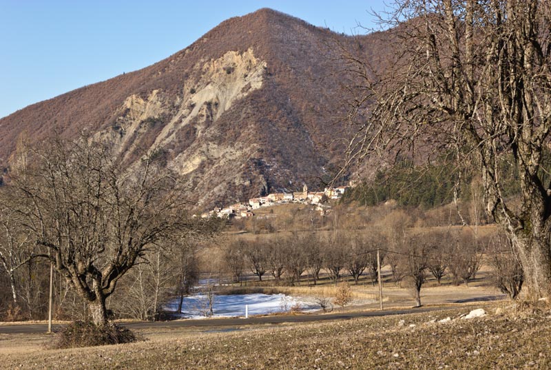 st-amand-02web.jpg - Clamensane depuis la Clastre (zoom)