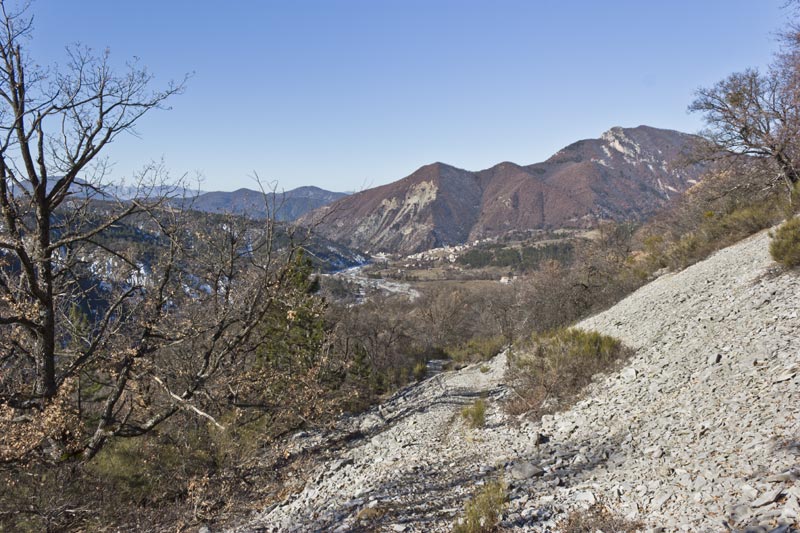 st-amand-10web.jpg - Vue vers l'Est avec au centre Clamensane