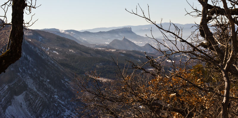 st-amand-25web.jpg - Vue vers l'Ouest. Au 1er plan au centre; Hongrie. Au second plan: Gache et au loin Lure