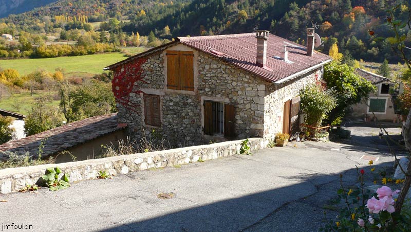 clamensane-21web.jpg - Nous allons monter vers le haut du village