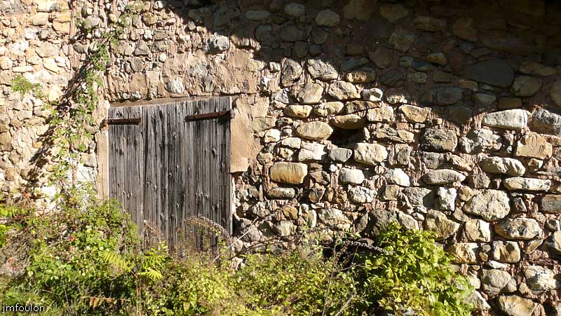 clamensane-39web.jpg - Zoom sur la porte de grange de la vue précédente