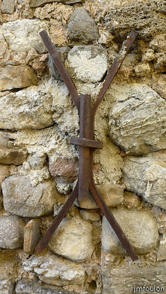 clamensane-44web.jpg - Clé dans un mur