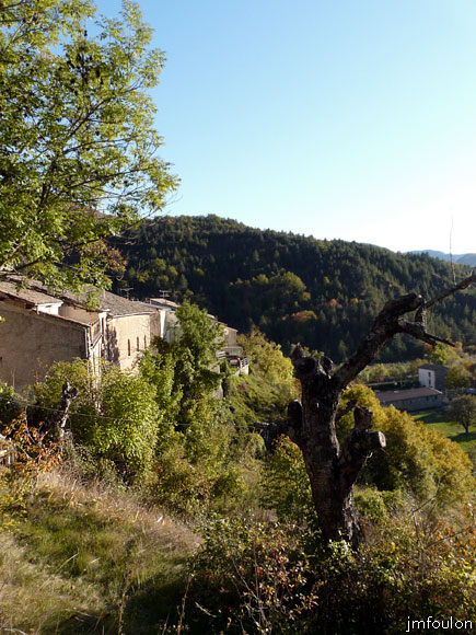 clamensane-46web.jpg - Partie Ouest du promontoire qui porte le village