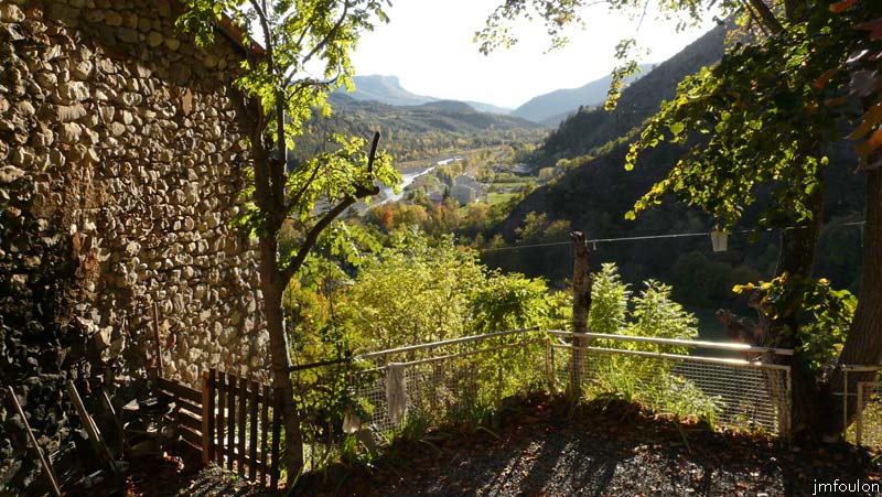 clamensane-47web.jpg - Vue vers l'Ouest depuis le haut du village