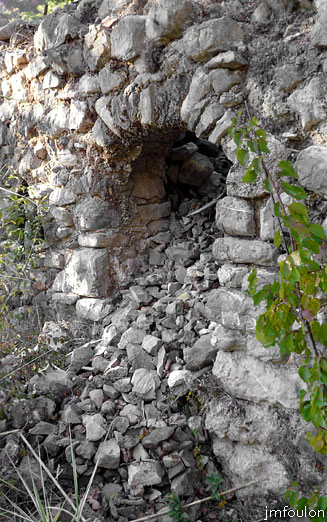 clamensane-vx-33web.jpg - Entrée de la pièce voûtée aujourd'hui écroulée