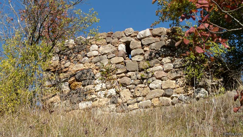 clamensane-vx-43web.jpg - En effet, il est fait mention d'un castrum en ces lieux en 1202. Celui-ci est également cité dans les nombreux châteaux du douaire de Béatrice de Savoie en 1232