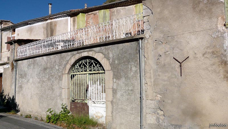 le-caire-04web.jpg - Porte cochère donnant sur la D 951