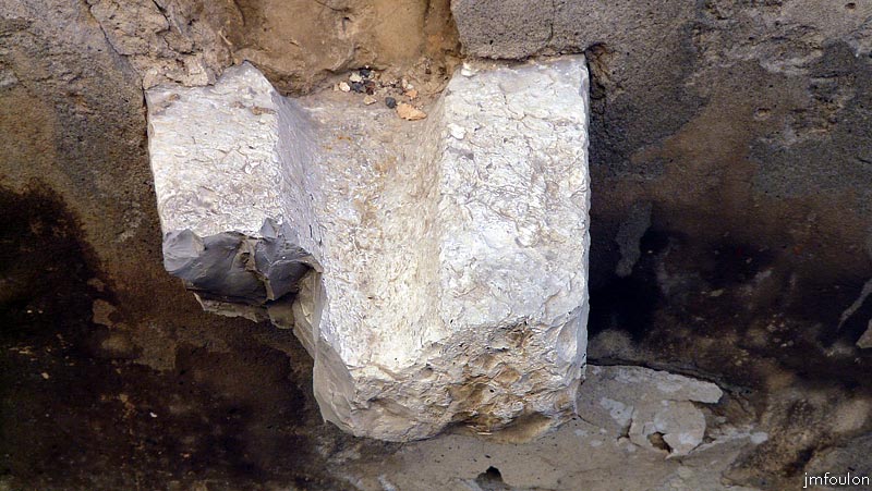 le-caire-07web.jpg - Gros plan sur la vielle goulotte de pierre que l'on voit sur la façade de droite et sous la grande fenêtre dans la  précédente vue