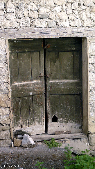 le-caire-10web.jpg - Une porte de grange munie d'une chatière