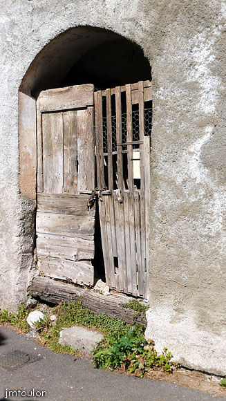 le-caire-20web.jpg - Porte un peu plus loin dans la rue principale