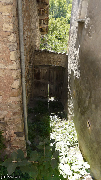 le-caire-21web.jpg - Petite impasse menant à une porte, toujours dans la rue principale