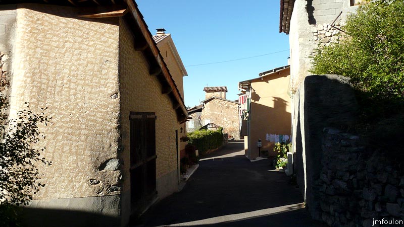 le-caire-25web.jpg - Avançons encore dans cette rue. C'est ici la fin du village au Nord