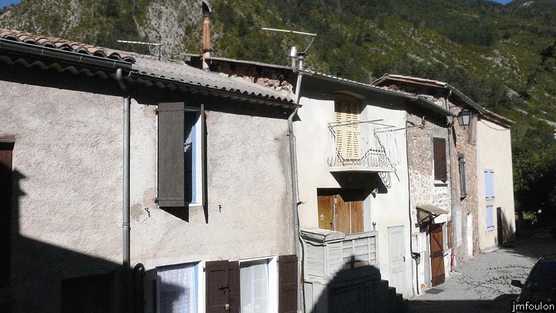 le-caire-57web.jpg - Maisons dans la partie haute du village