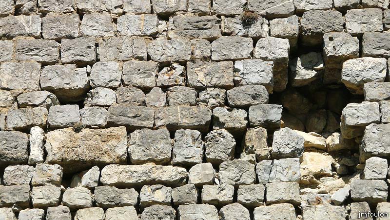 tour-melve-15web.jpg - Vue sur l'appareillage des pierres de parement