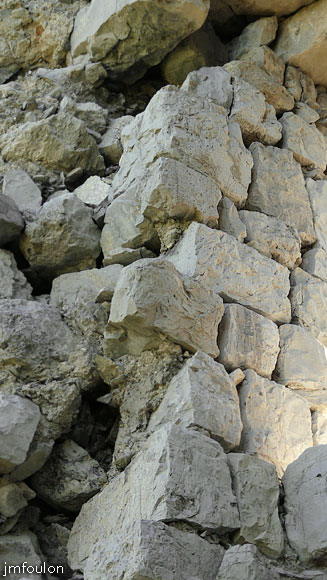 tour-melve-36web.jpg - Jambage Nord de l'archère du mur Est