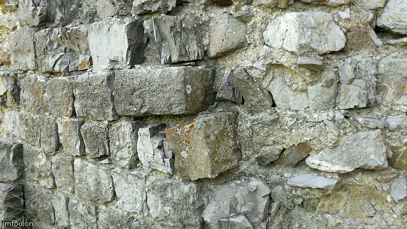 tour-melve-37web.jpg - Détail du parement intérieur du mur Sud  lié au mortier de chaux