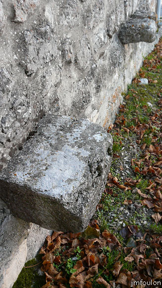 valavoire-eglise-03web.jpg - Eglise Saint-Pancrace - Pierres en débord sur la façade Nord