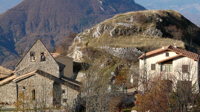 valavoire-09web.jpg - Saint Pancrace et la motte castrale. Allons visiter le village !