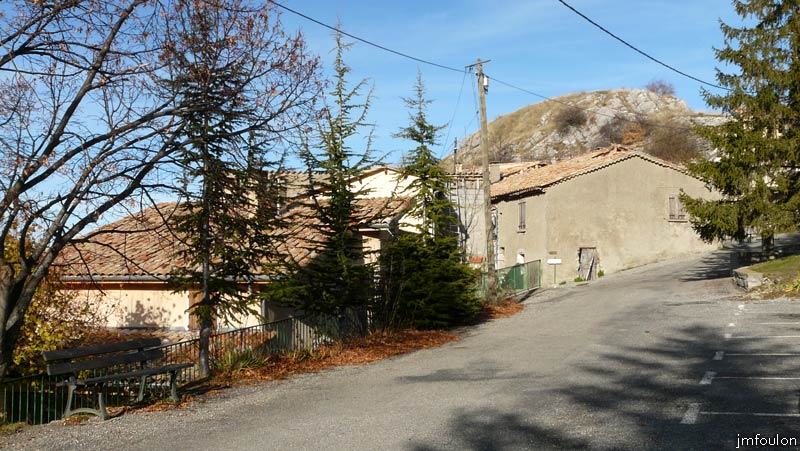 valavoire-10web.jpg - Entrée du village