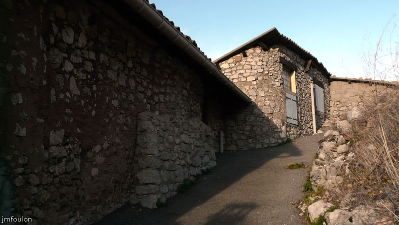 valavoire-16web.jpg - Le bout de la rue à l'Ouest