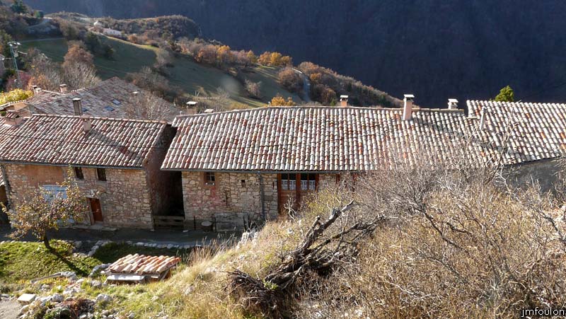 valavoire-28web.jpg - Vue sur l'Est du village depuis la motte castrale