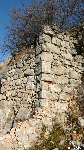 valavoire-31web.jpg - Vue sur le chaînage d'angle de la vue précédente