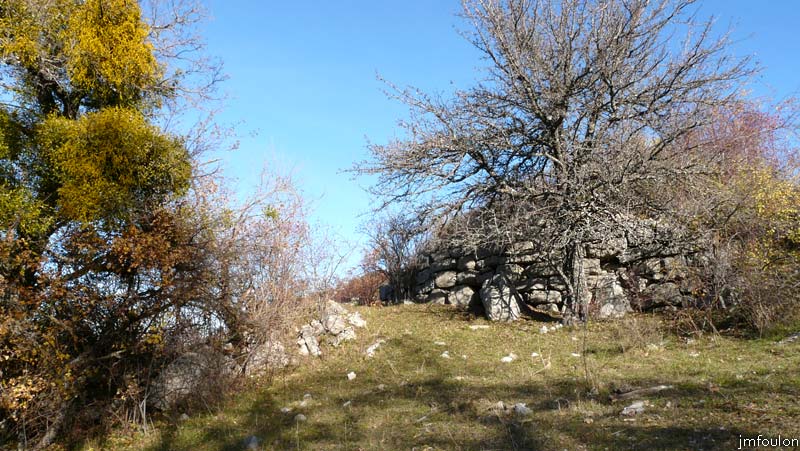 valavoire-67web.jpg - Les pierres sont énormes ! ...