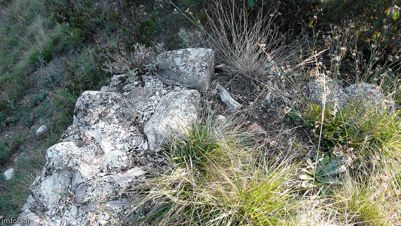 vaumeilh-chateau-10web.jpg - Vestiges des fortifications au Sud