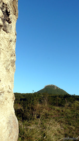 vaumeilh-chateau-13web.jpg - Vue sur la montagne de Hongrie depuis le sud de la Tour