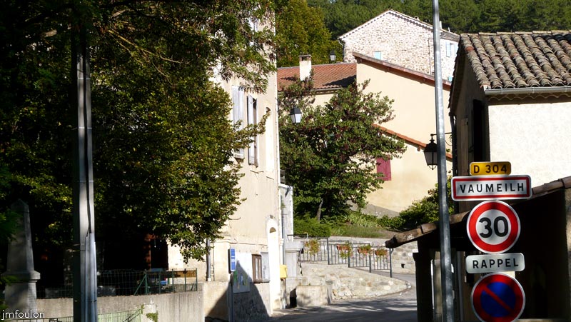 vaumeilh-05web.jpg - Entrée Ouest de Vaumeilh qui passe au dessus du Torrent de Syriez