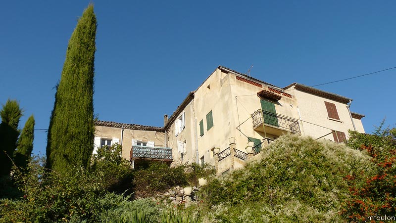 vaumeilh-24web.jpg - Partie haute du village que nous visiterons plus loin