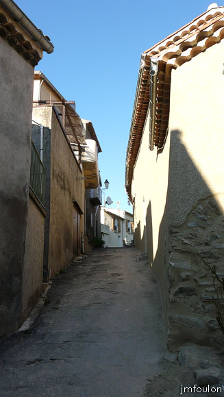 vaumeilh-38web.jpg - Vue générale de la rue qui remonte