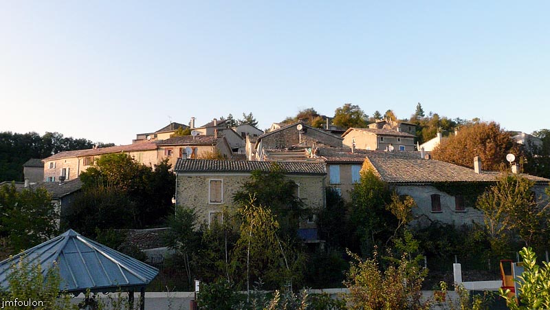 vaumeilh-74web.jpg - Autre vue sur le village depuis l'église