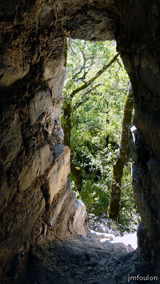 la-batie-19web.jpg - Vue sur l'ouverture depuis l'intérieur