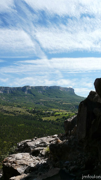 la-batie-30web.jpg - Vue sur l'Ouest de gache et l'Hubac de Valernes depuis le mur Sud